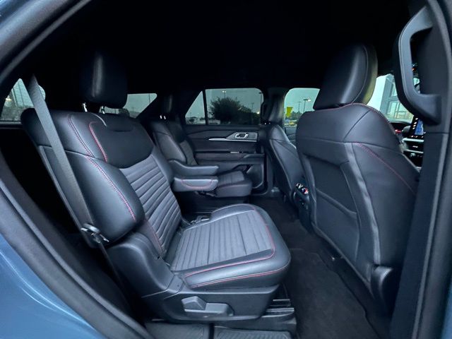 2025 Ford Explorer ST-Line photo 26