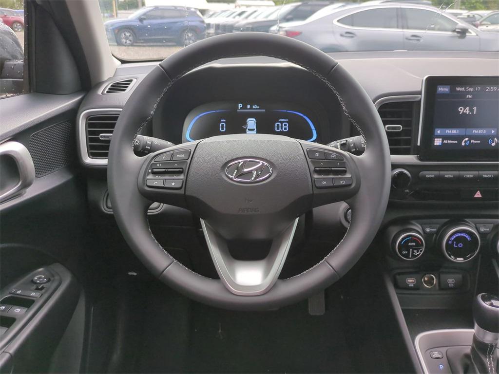 2025 Hyundai Venue SEL photo 15