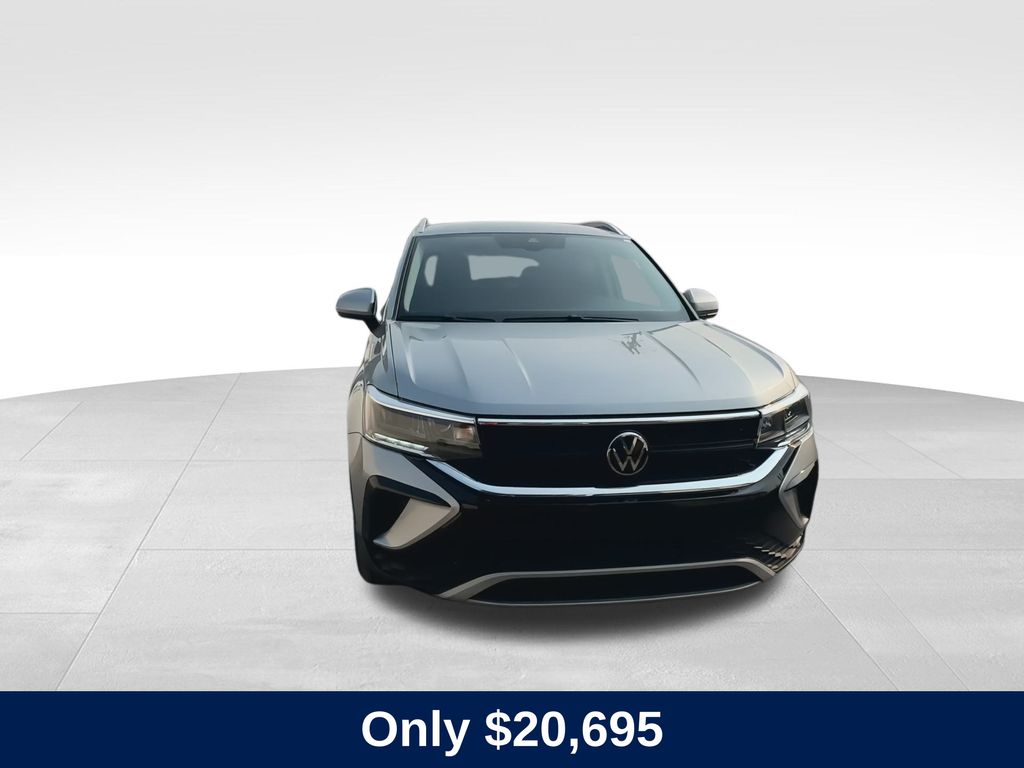 2024 Volkswagen Taos SE photo 4