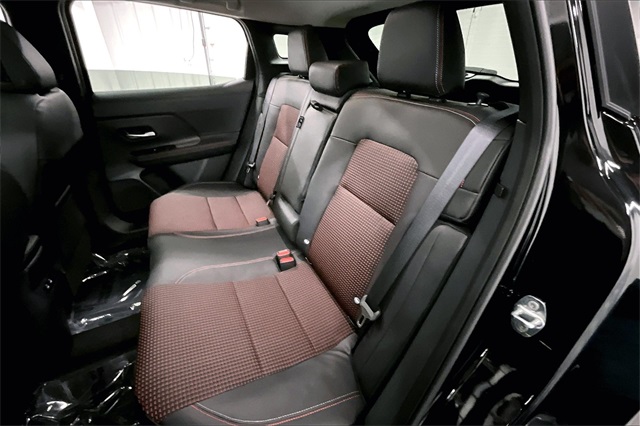 2025 Nissan Kicks SR photo 7