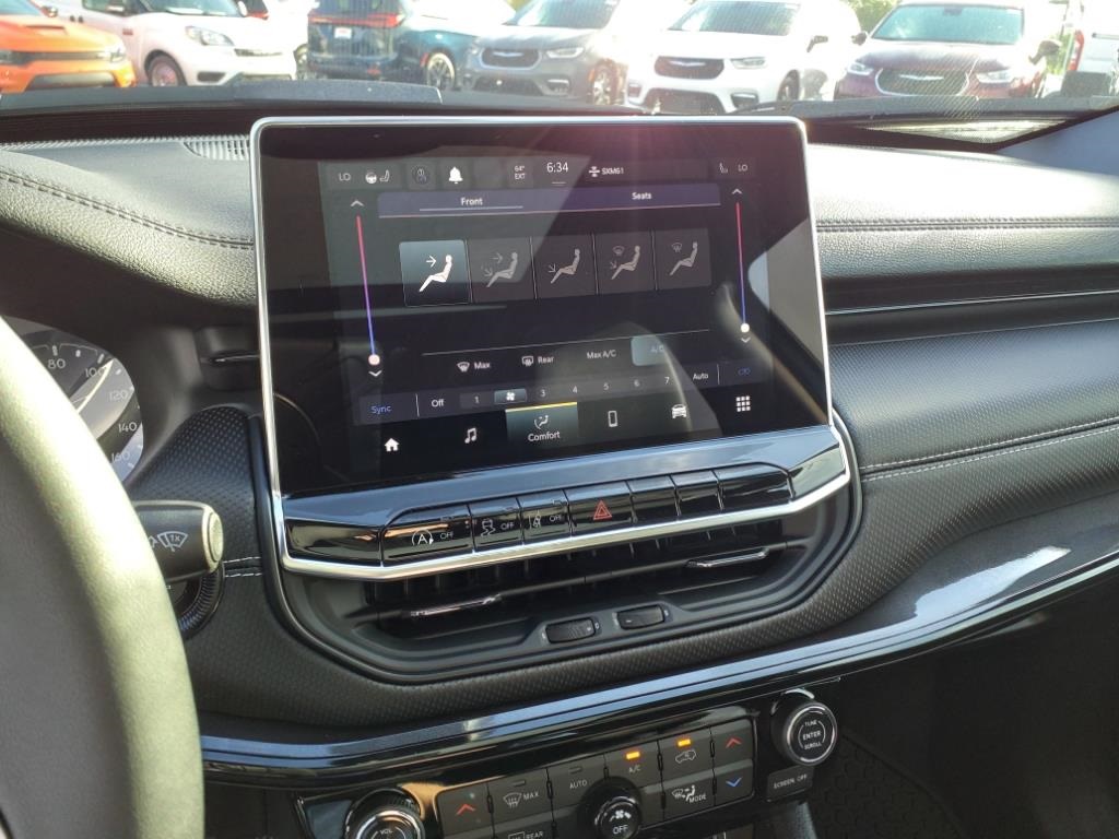 2023 Jeep Compass Altitude photo 14
