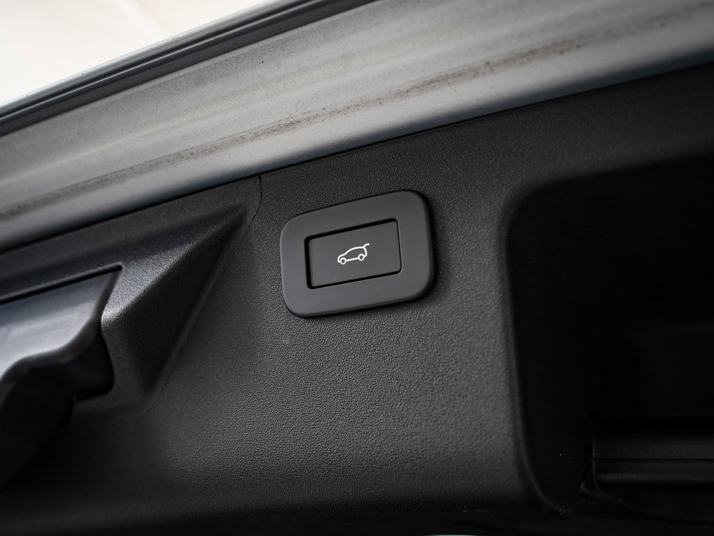 2023 Land Rover Discovery Sport S R-Dynamic photo 18