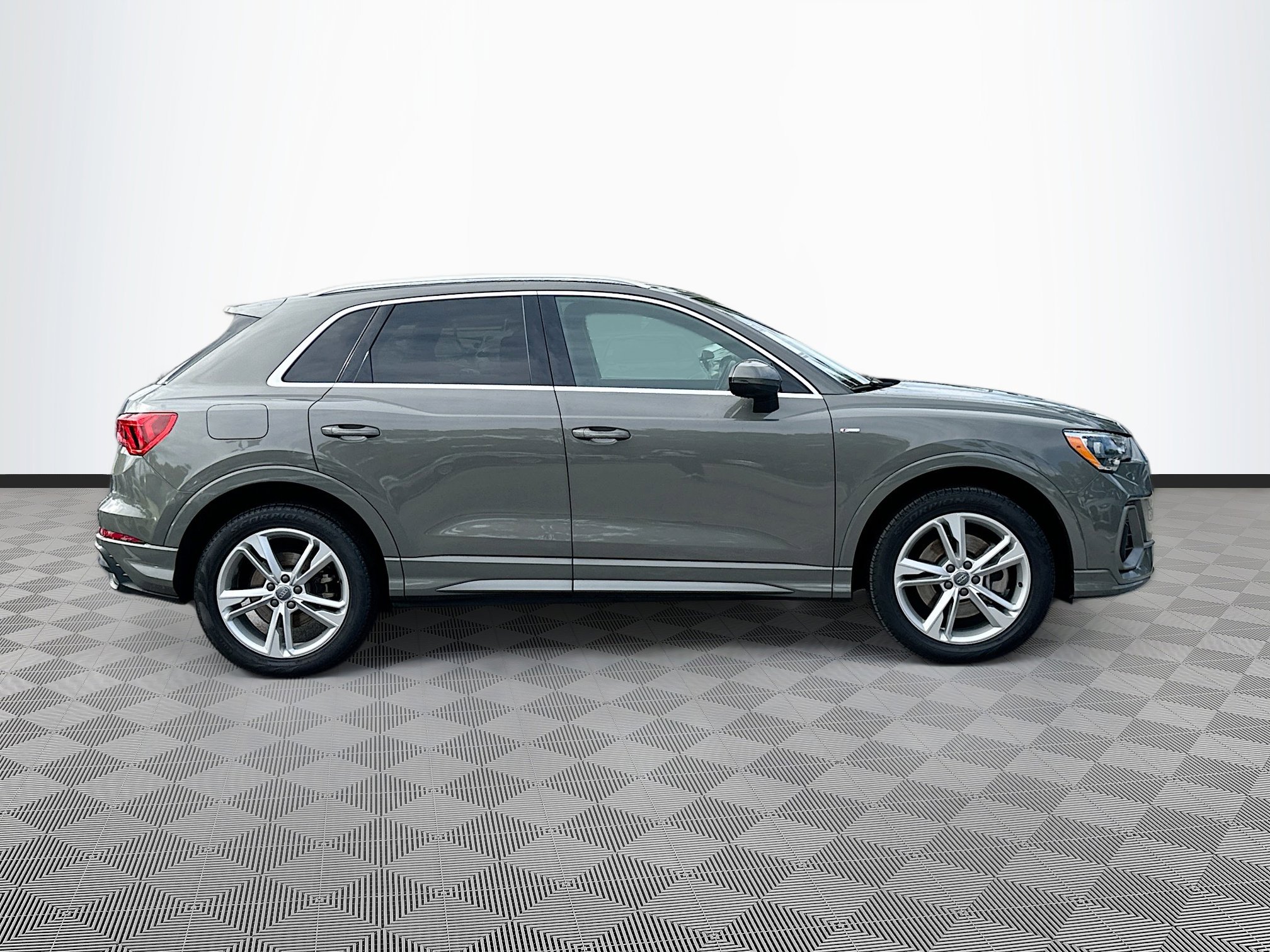 2020 Audi Q3 S line Premium photo 8