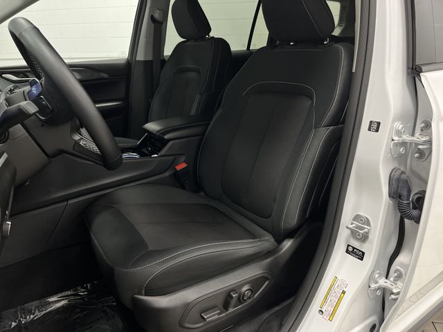2022 Jeep Grand Cherokee Laredo photo 3