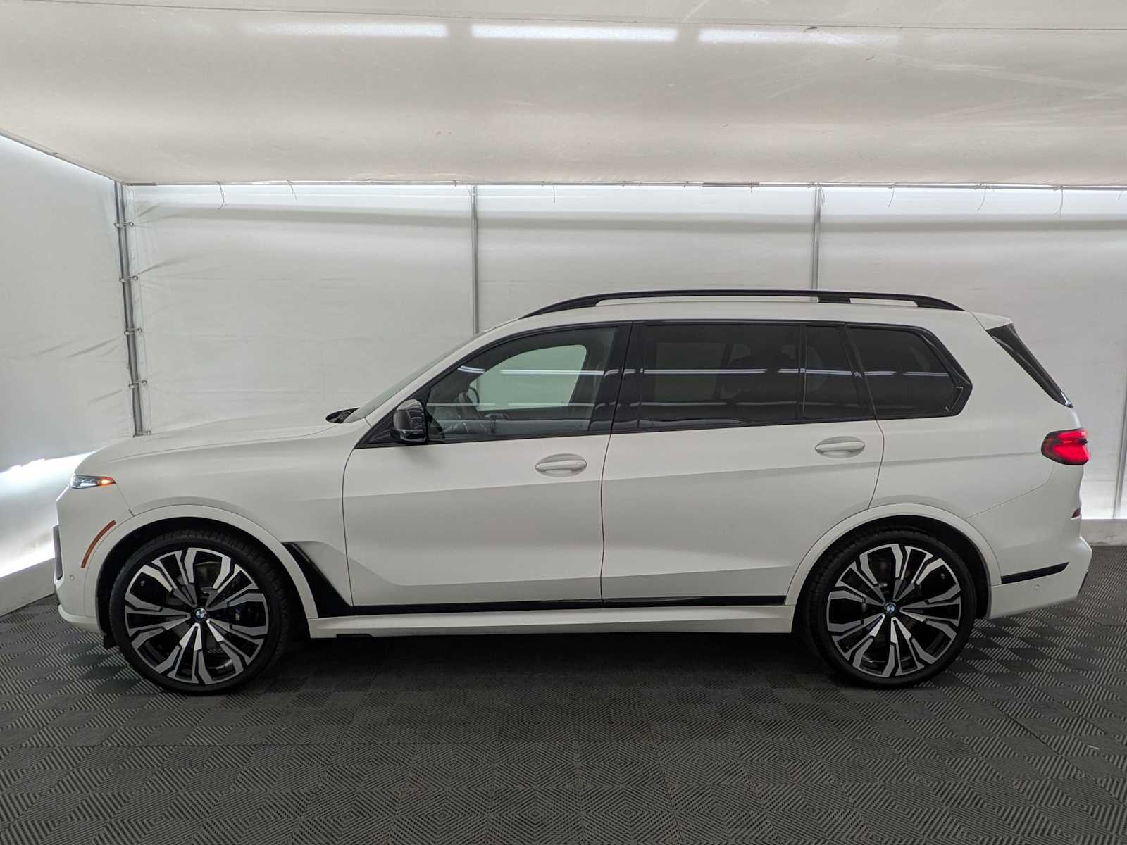 2025 Bmw X7 M60i photo 3