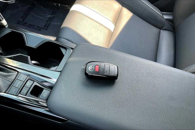 2025 Toyota Camry SE photo 14