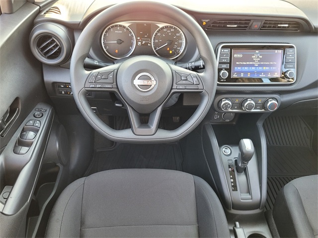2025 Nissan Kicks Play S photo 8