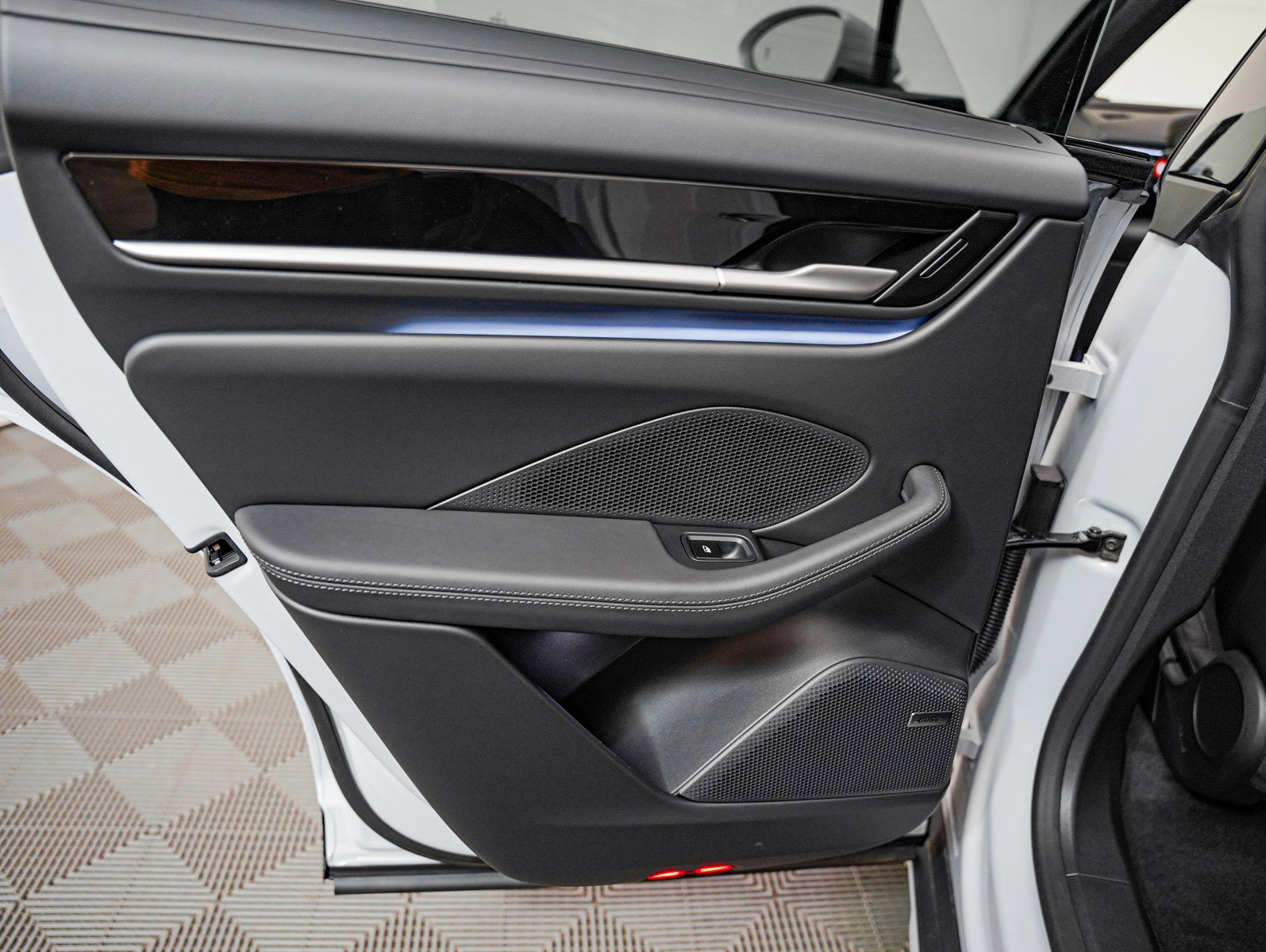 2025 Porsche Macan Electric photo 22