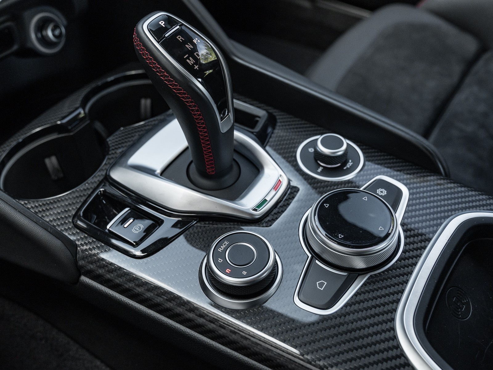 2020 Alfa Romeo Giulia Quadrifoglio photo 19
