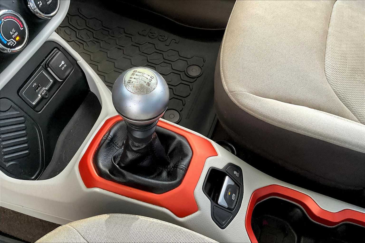 2015 Jeep Renegade Latitude photo 14
