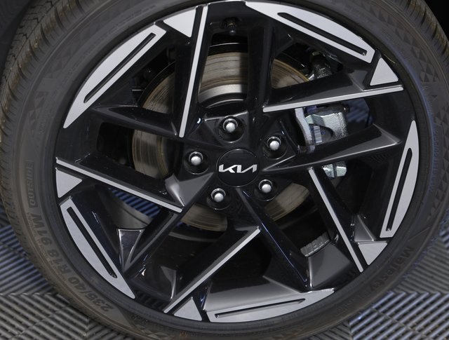 2025 Kia K4 GT-Line photo 7