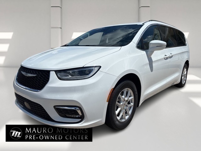 Used 2022 Chrysler Pacifica Touring L with VIN 2C4RC1BG5NR120677 for sale in North Haven, CT