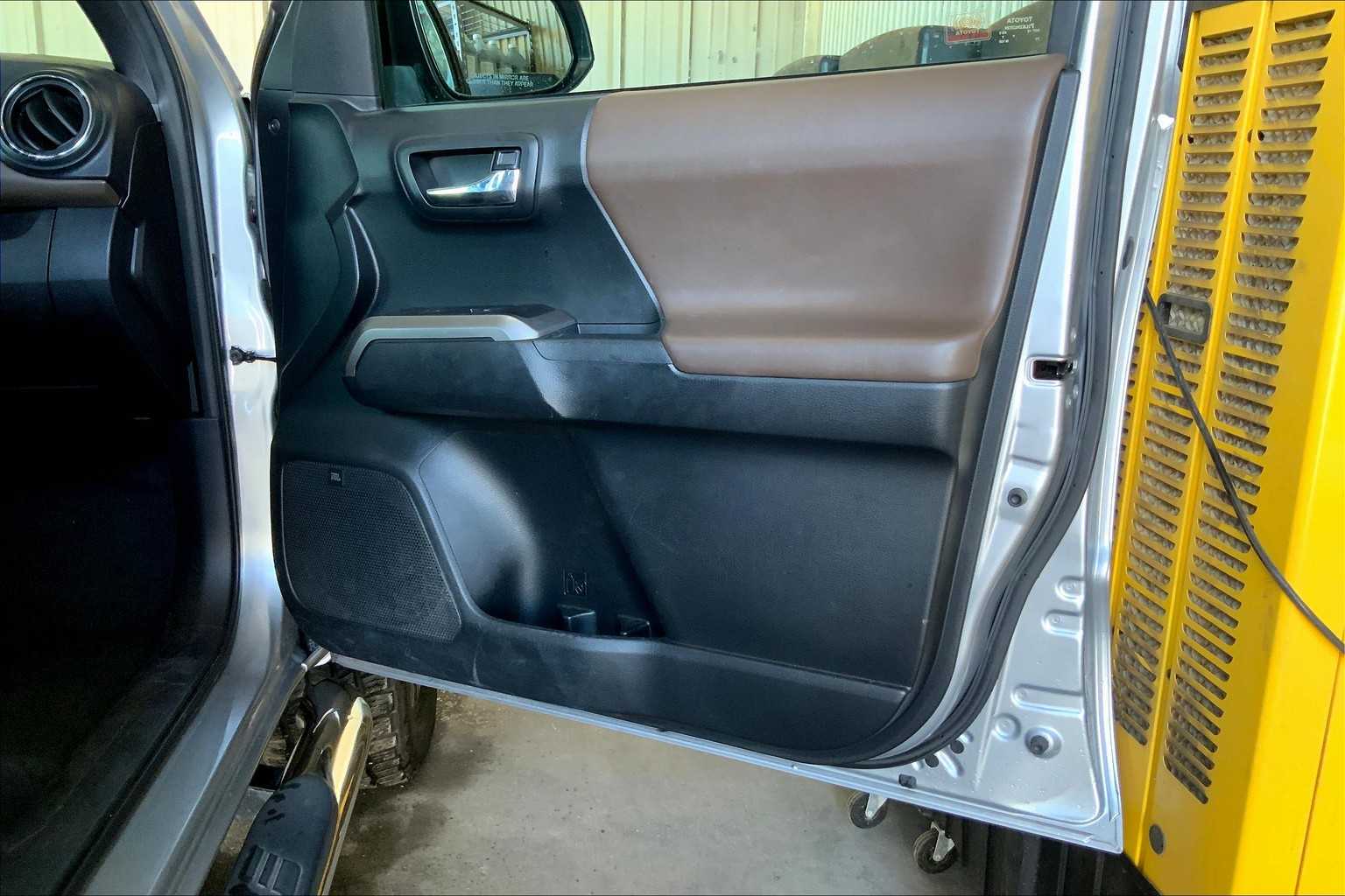 2016 Toyota Tacoma Limited 4x4 Double Cab V6 photo 20