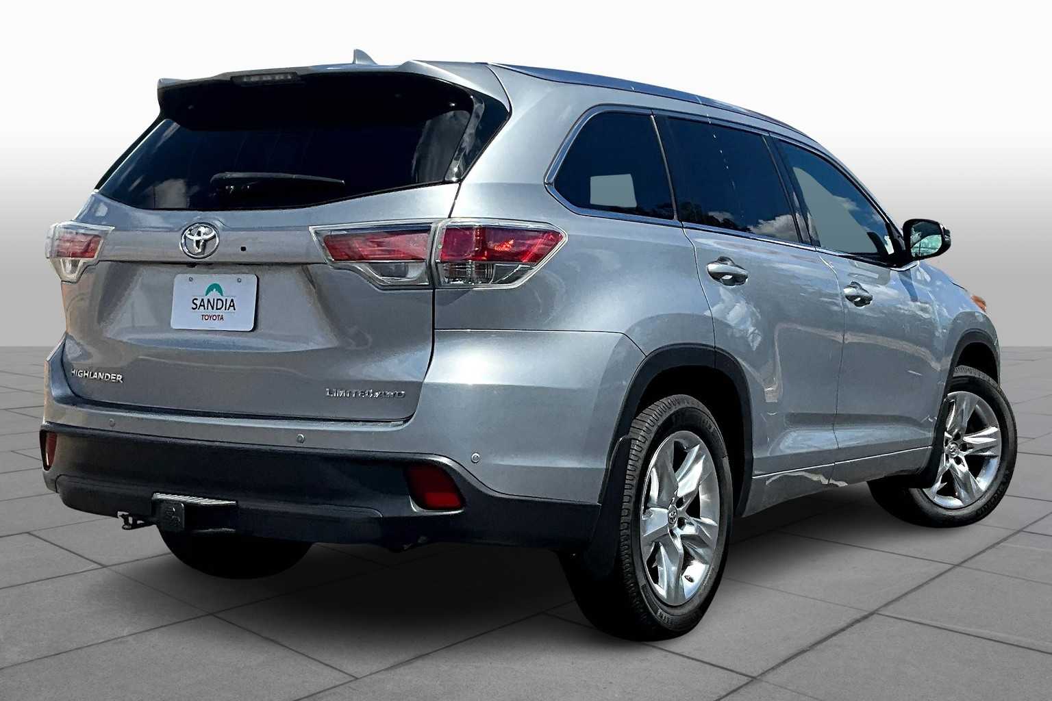 2015 Toyota Highlander Limited photo 12