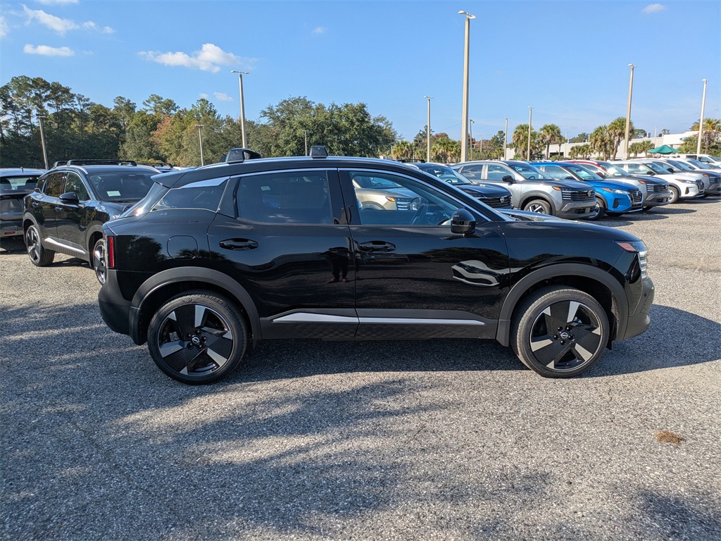 2026 Nissan Kicks SR photo 2