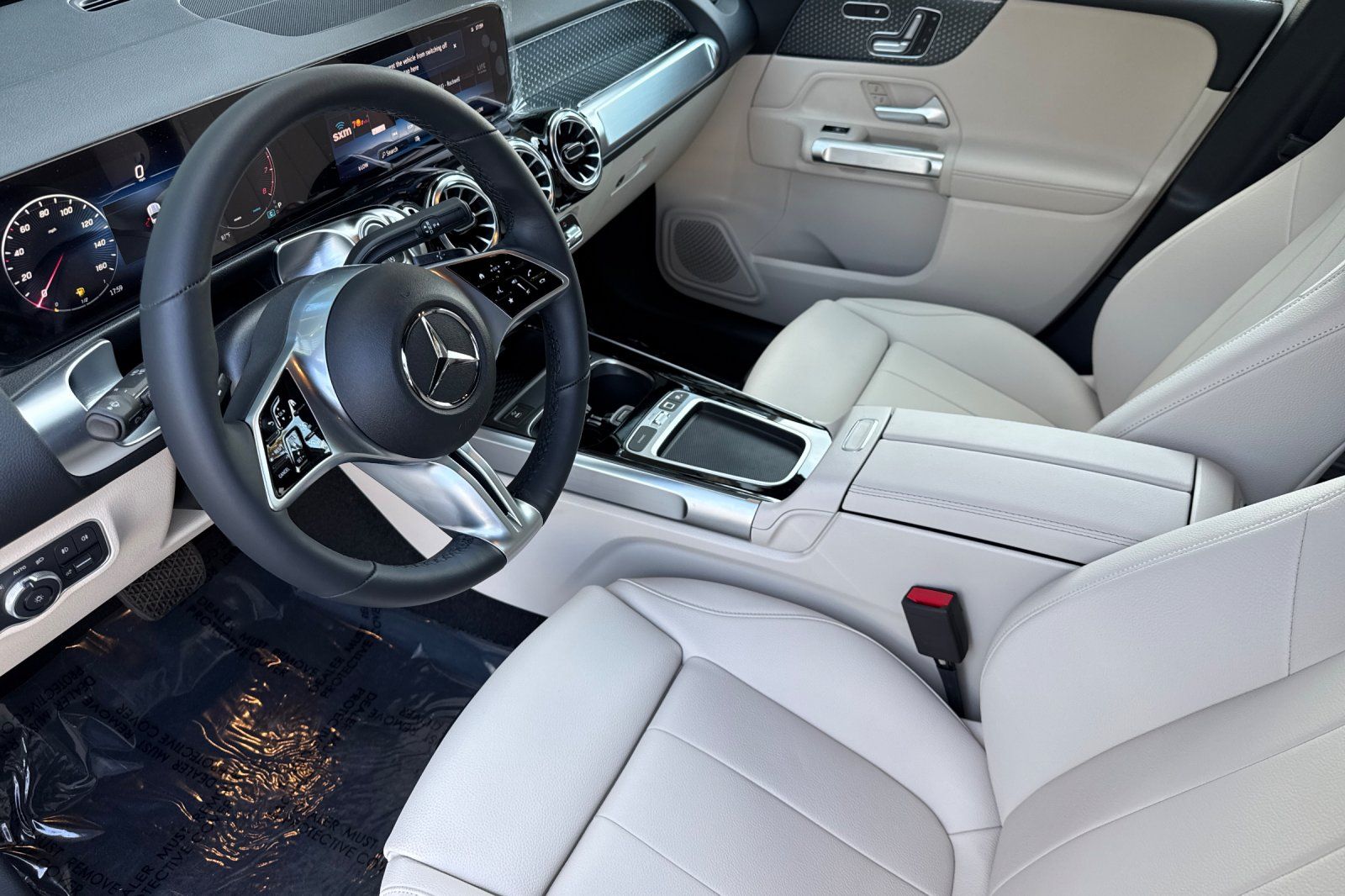 2025 Mercedes Benz GLB 250 photo 8
