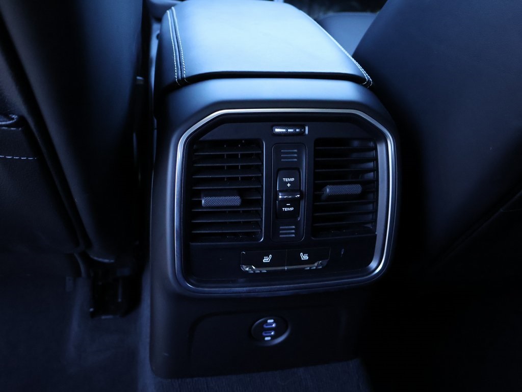 2025 Porsche Macan T photo 19