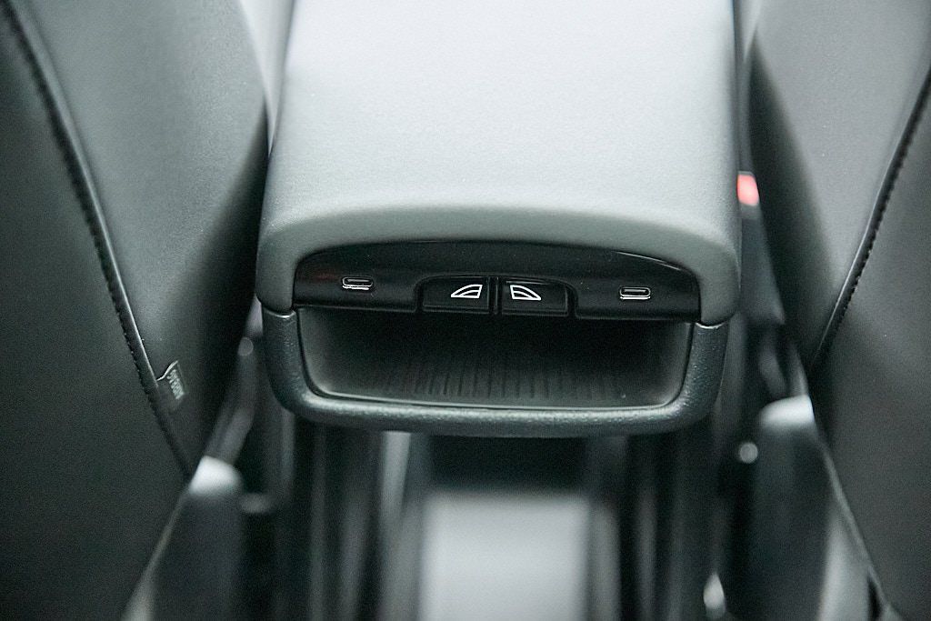 2026 VOLVO EX30 - Image 17