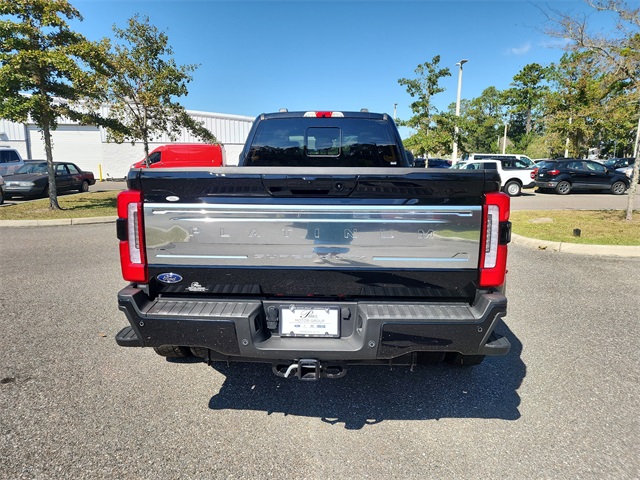 2025 Ford F-450 Platinum photo 4