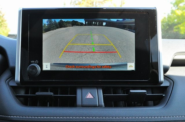 2025 Toyota RAV4 XLE photo 33