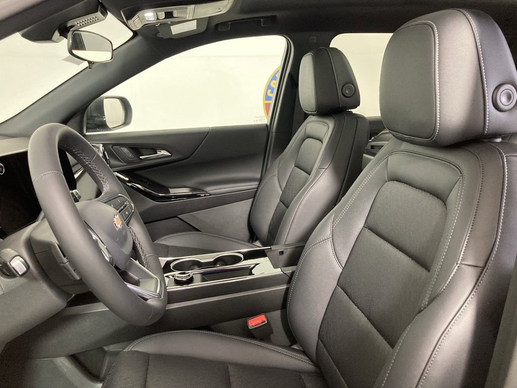 2026 Chevrolet Equinox LT photo 8
