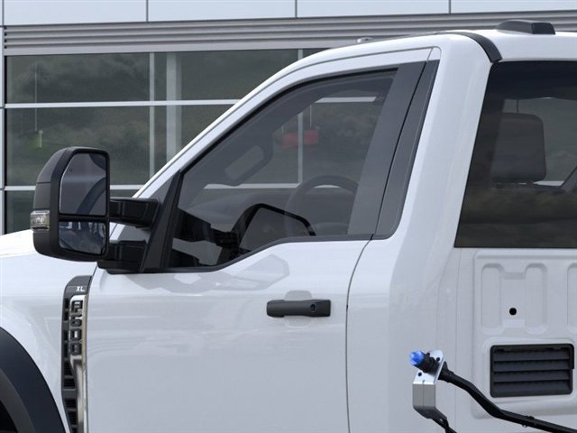 2025 Ford F-600 photo 19