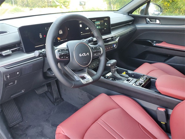 2025 Kia K5 GT-Line photo 8