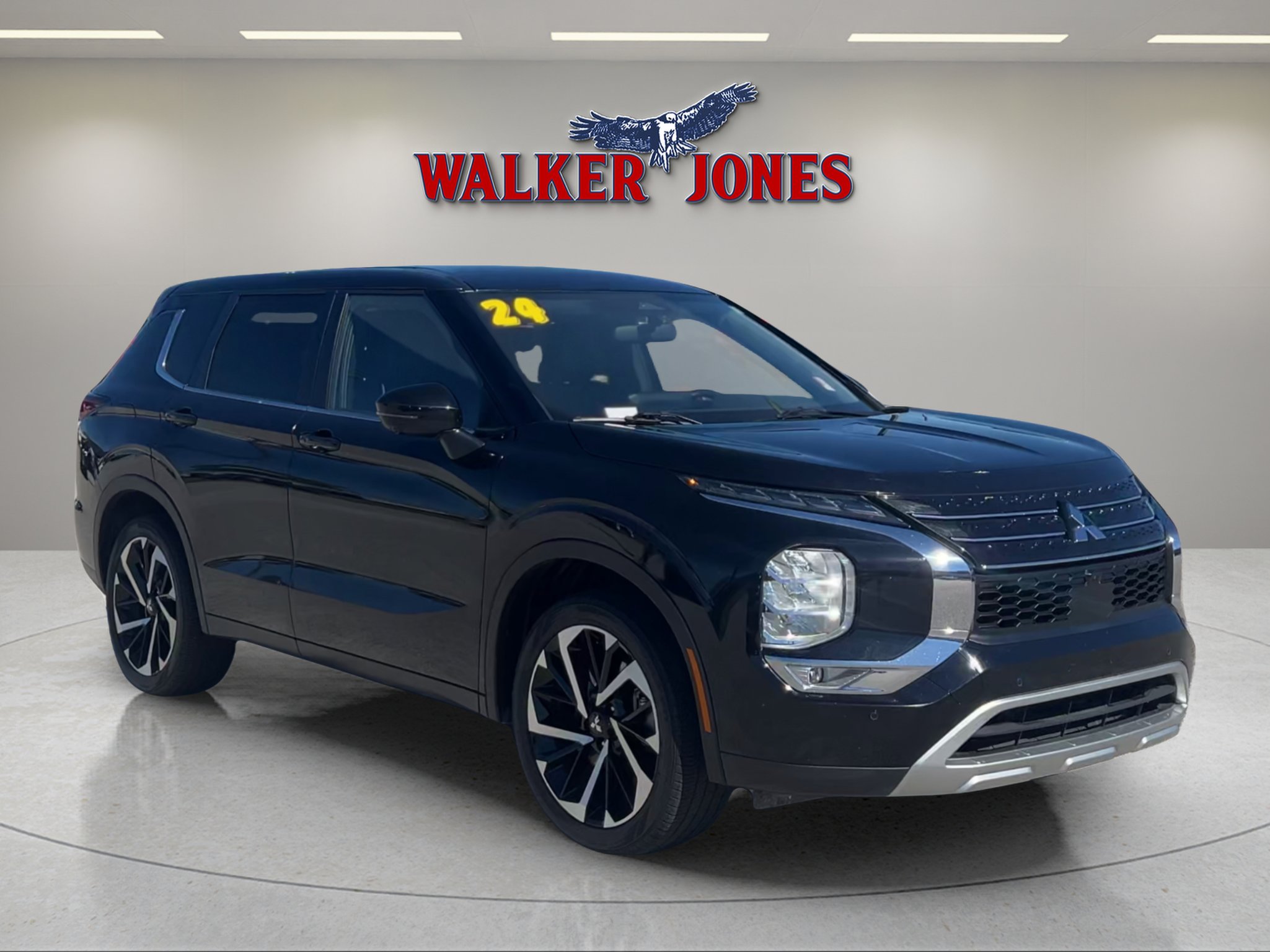 2024 Mitsubishi Outlander SE's photo