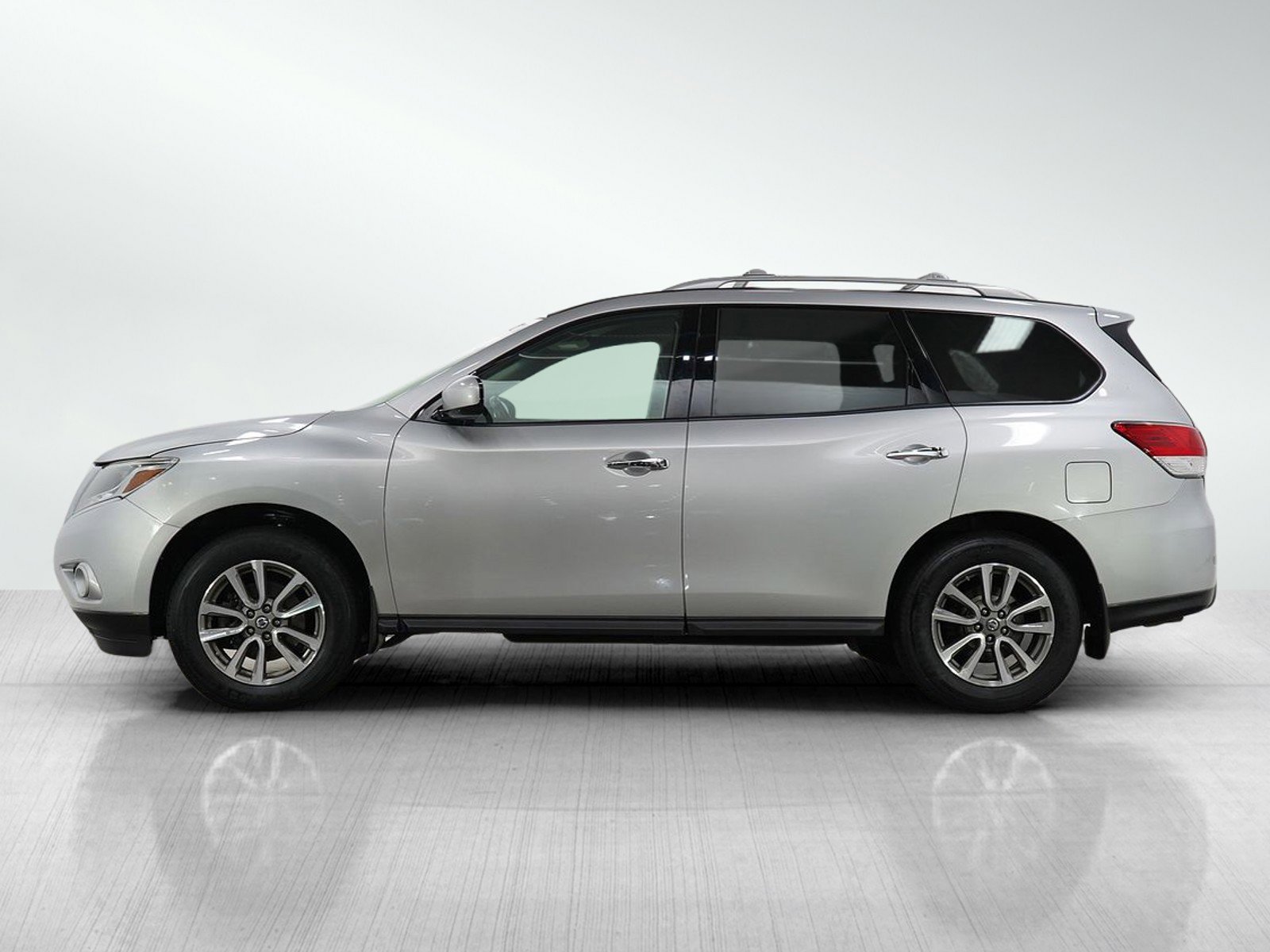 Used 2013 Nissan Pathfinder SV with VIN 5N1AR2MM7DC647806 for sale in Burnsville, Minnesota