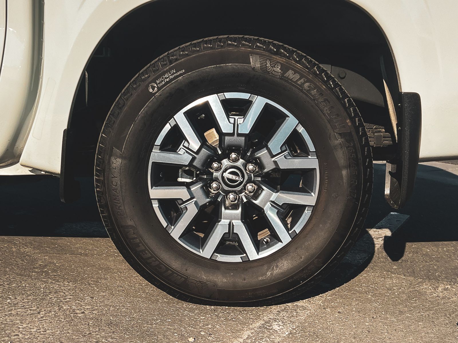 2024 Nissan Frontier SL photo 4
