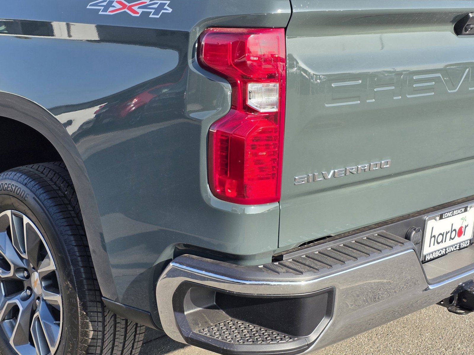 2025 Chevrolet Silverado 1500 LT photo 9