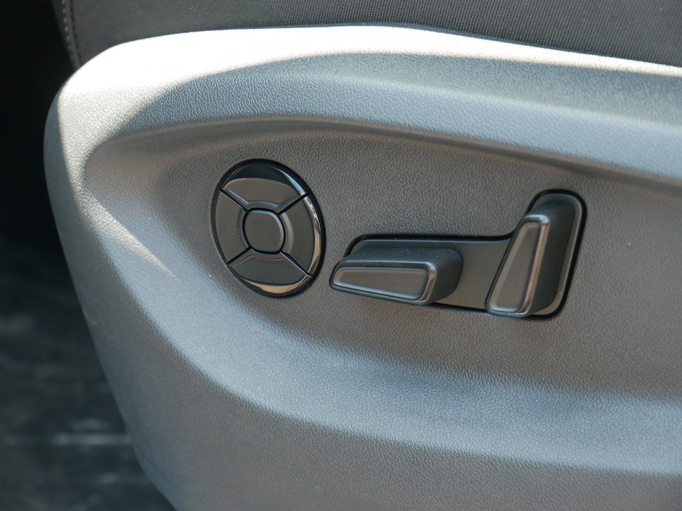 2025 Volkswagen Tiguan SE photo 5
