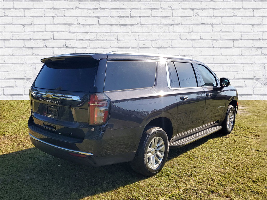 2023 Chevrolet Suburban LT photo 2