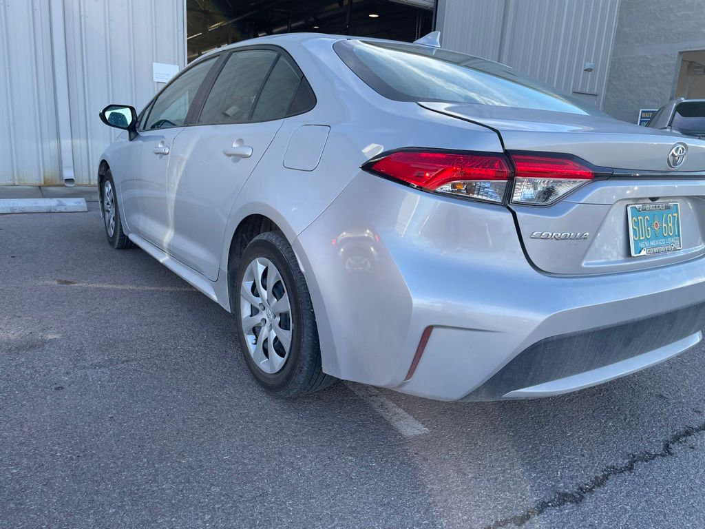 2022 Toyota Corolla LE photo 3