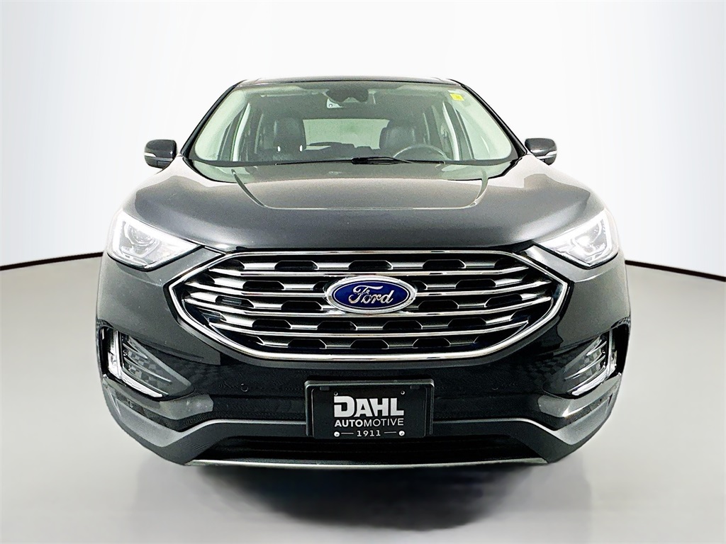 2024 Ford Edge Titanium photo 2
