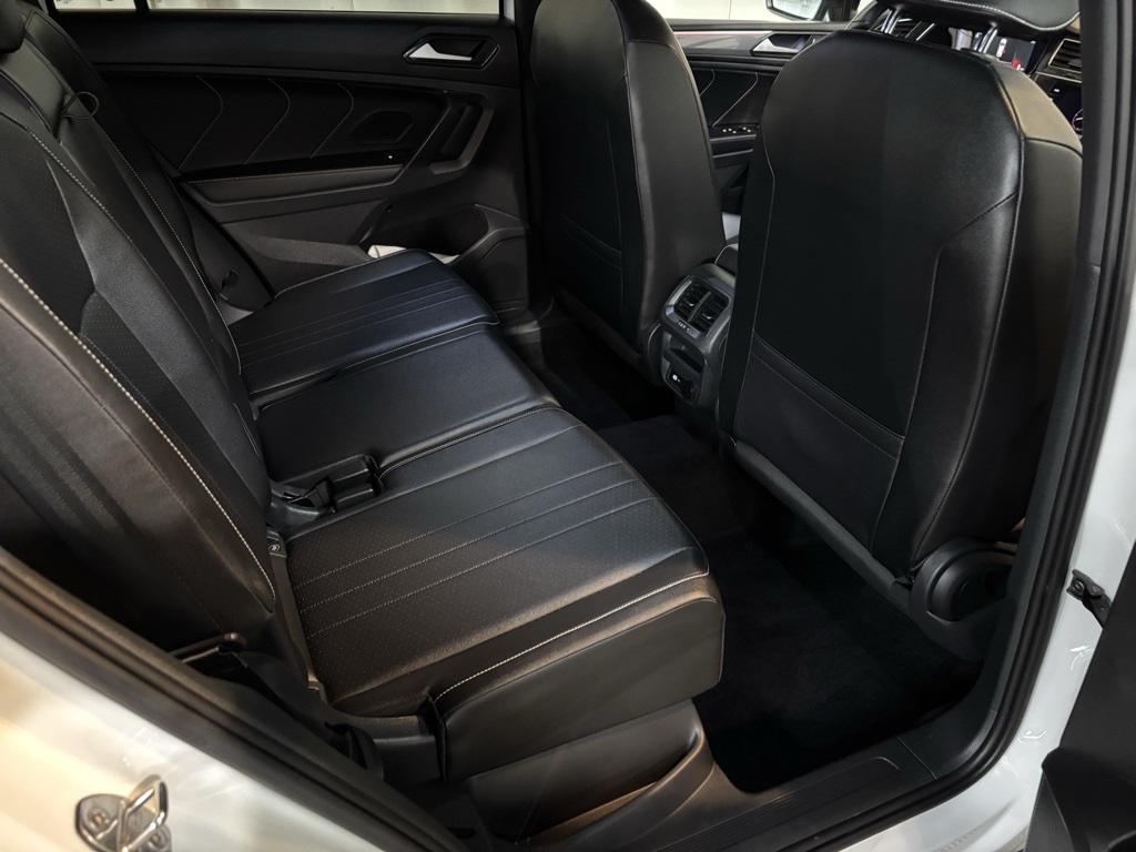 2022 Volkswagen Tiguan SE R-Line Black photo 6