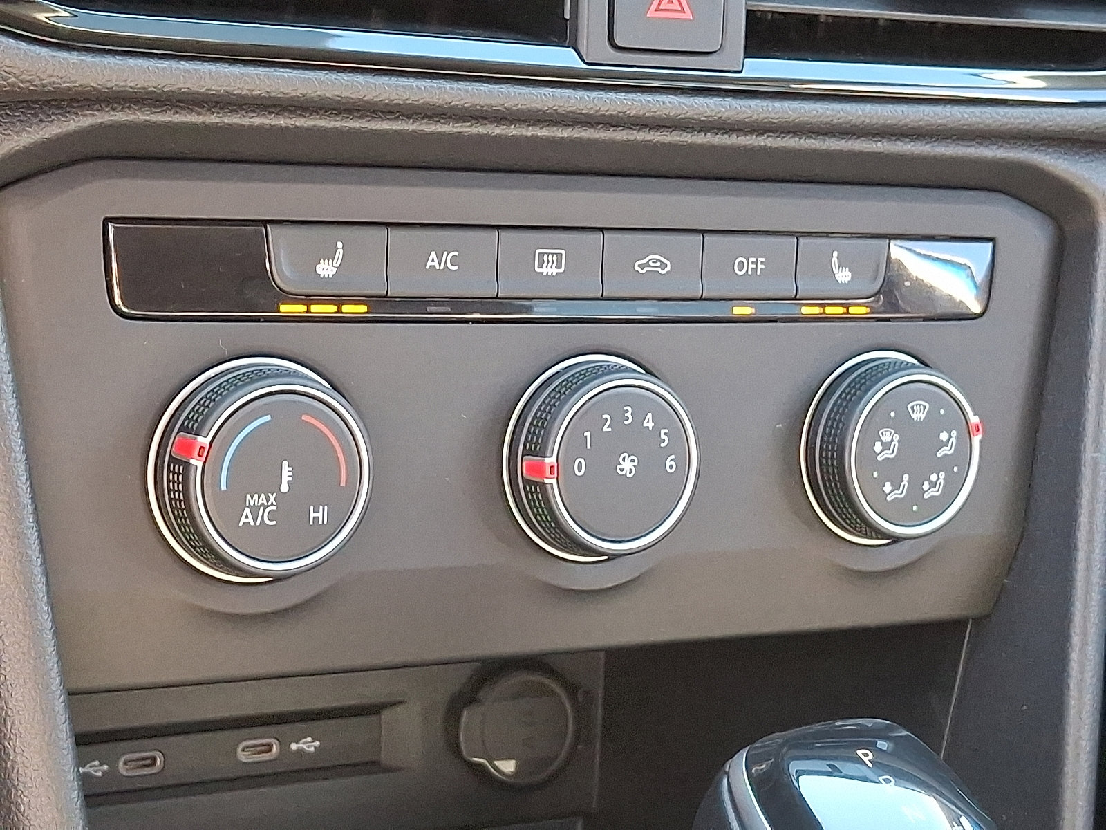 2022 Volkswagen Taos SE photo 12