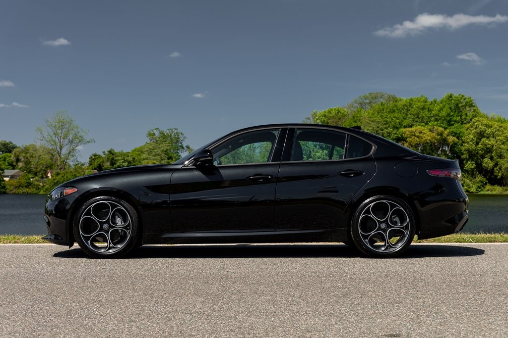 2025 Alfa Romeo Giulia Base photo 6