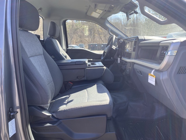 2024 Ford F-350 photo 24