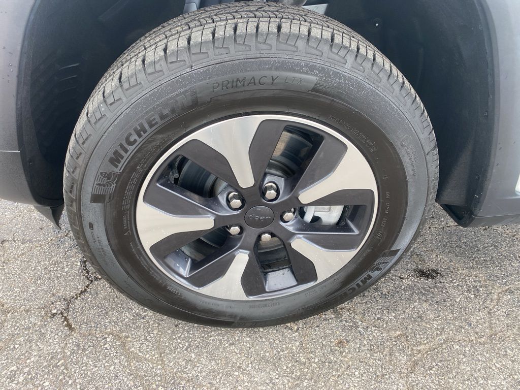 2023 Jeep Cherokee Base photo 9