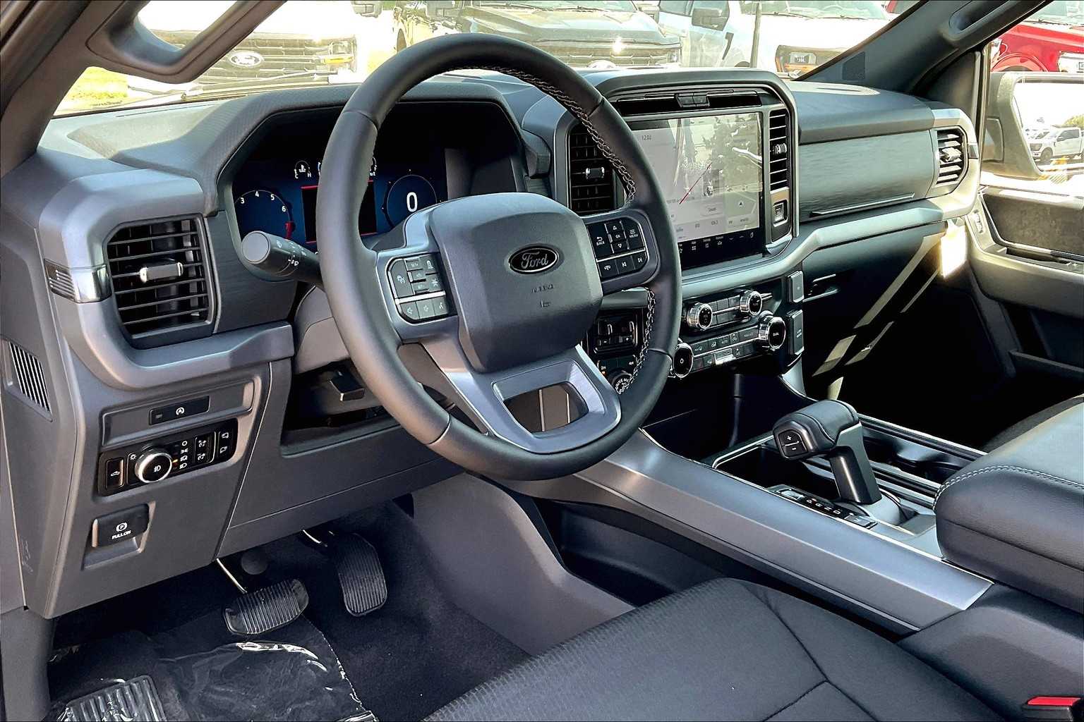 2025 Ford F-150 XLT photo 8
