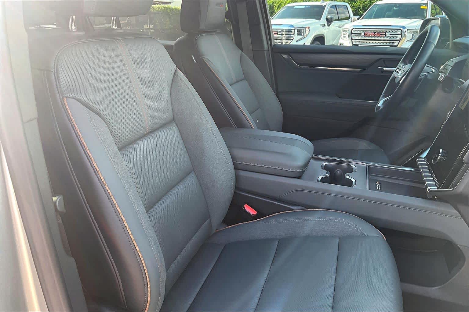 2024 Gmc Acadia AT4 photo 2