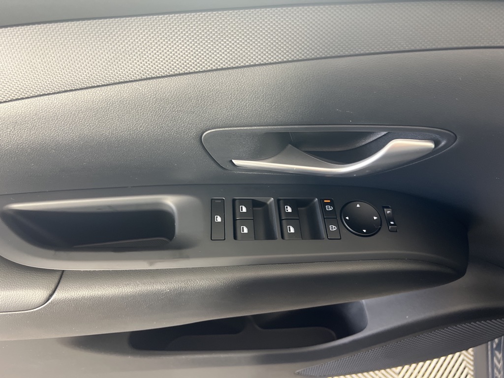 2025 Hyundai Tucson SE photo 3