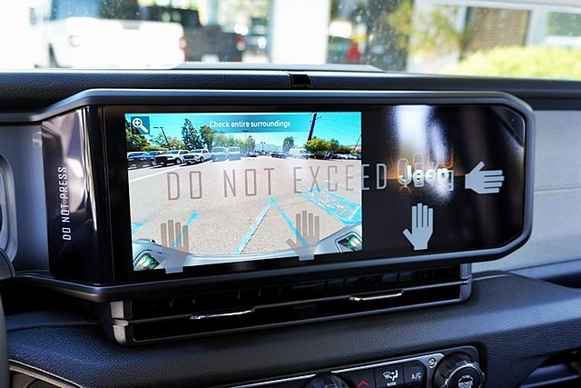 New 2025 Granite Crystal Metallic Clear-Coat Exterior Paint Jeep Willys image 35