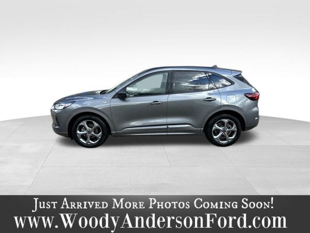 2024 Ford Escape ST-Line photo 2