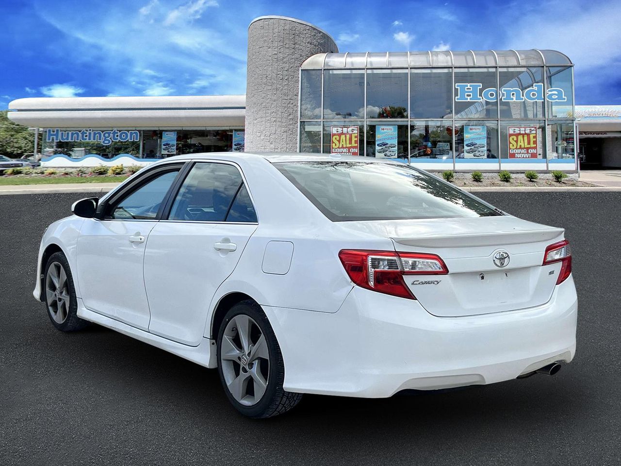 2012 Toyota Camry LE photo 2