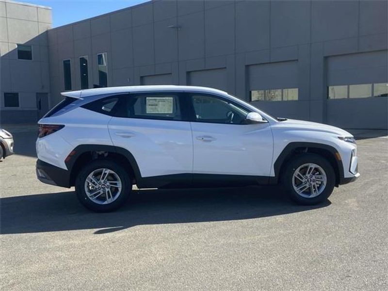 2025 Hyundai Tucson SE photo 4