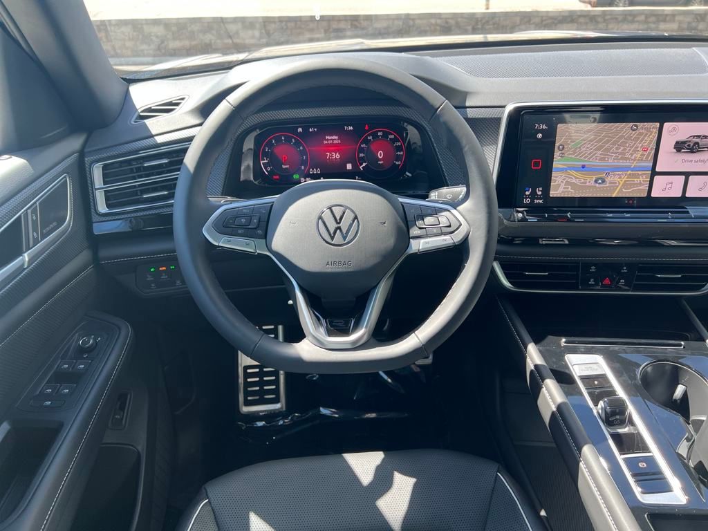 2025 Volkswagen Atlas Cross Sport SEL Premium R-Line photo 11