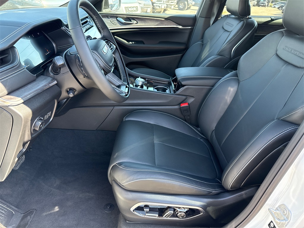 2025 Jeep Grand Cherokee Overland photo 24