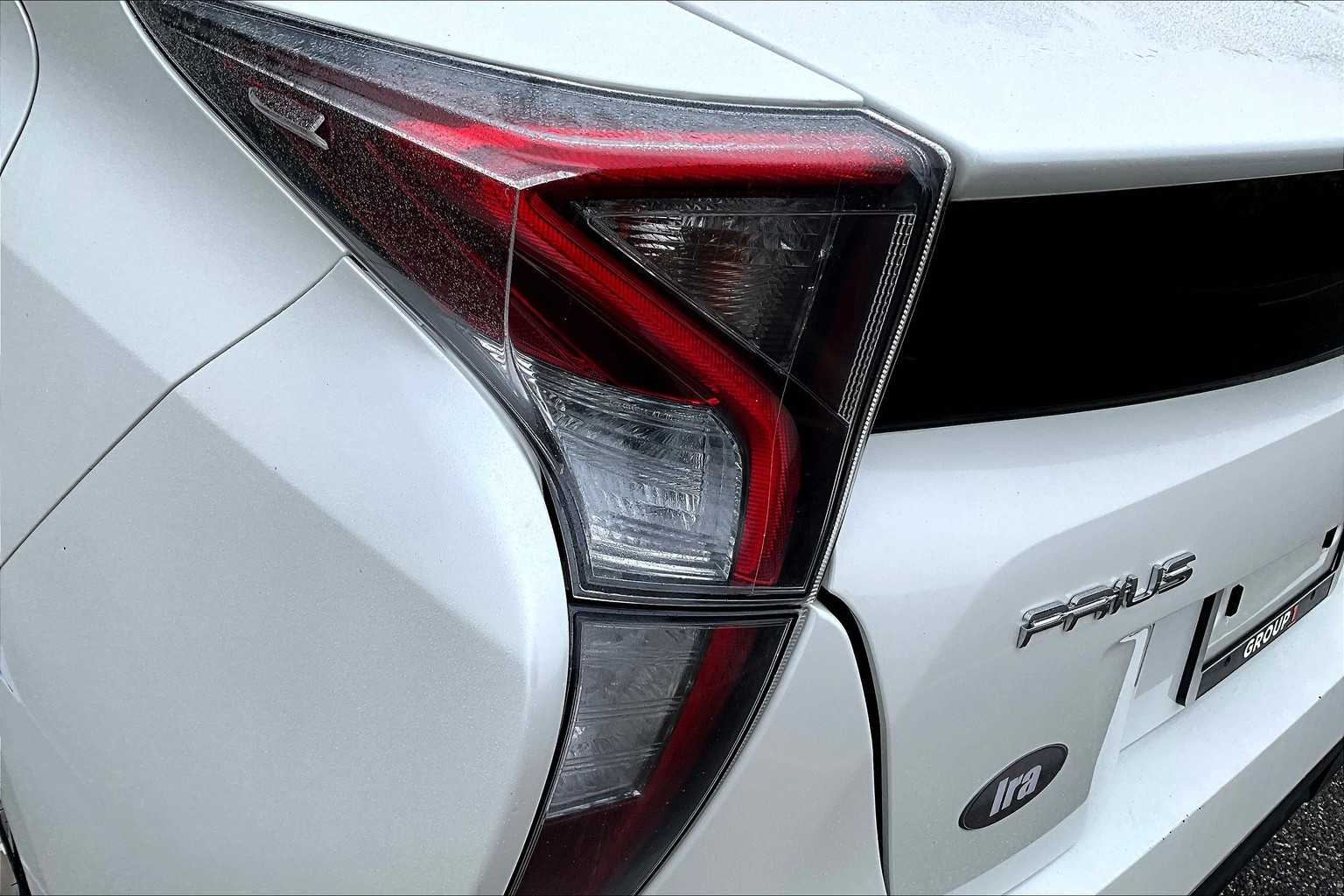 2016 Toyota Prius Three Touring photo 26